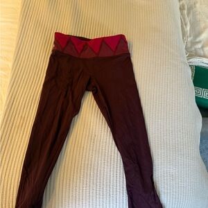 lululemon athletica women’s 4 Maroon Leggings with Pink Waistband Detail